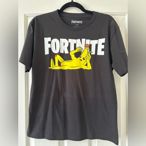 ‼️Fortnight Graphic Tee - FREE WHEN BUNDLED, see details‼️ - Picture 2 of 7